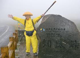 84-year-old man completes 15,000-km walk around Japan