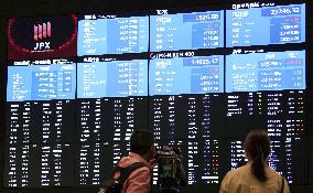 Tokyo bourse reopens normally after system glitch