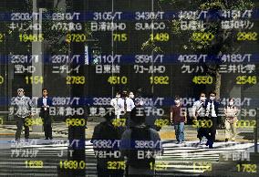 Tokyo bourse reopens normally after system glitch