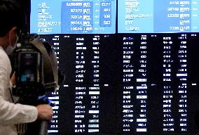 Tokyo bourse reopens normally after system glitch