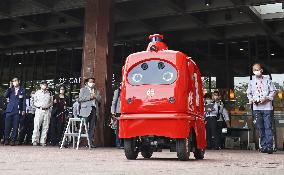 Self-driving mail delivery robot