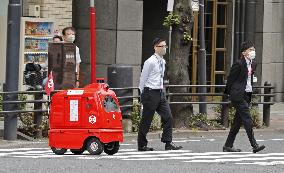 Self-driving mail delivery robot