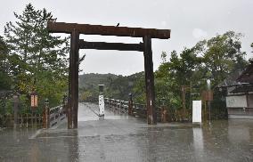 Typhoon Chan-hom approaches Japan