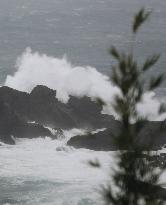 Typhoon Chan-hom approaches Japan