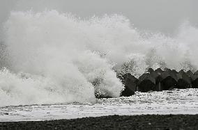 Typhoon Chan-hom approaches Japan