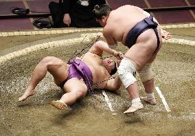 Sumo: Terunofuji defeats ozeki Asanoyama