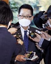 S. Korea's intelligence chief meets with Japan PM Suga