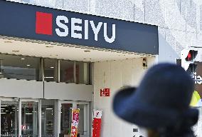 Walmart to sell majority stake in Seiyu supermarkets to KKR, Rakuten