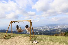 Top-of-mountain swing