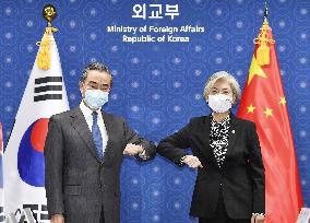 China, South Korea foreign ministers