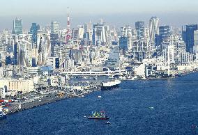 Reinstallation of Olympic rings in Tokyo Bay