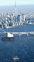 Reinstallation of Olympic rings in Tokyo Bay