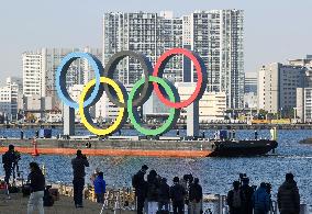 Reinstallation of Olympic rings in Tokyo Bay