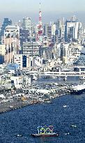 Reinstallation of Olympic rings in Tokyo Bay