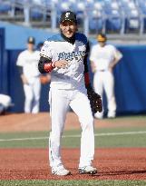 Baseball: Tsuyoshi Shinjo during NPB tryout