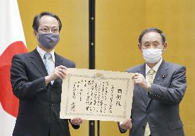 Hayabusa2 space probe project team given prime minister's award