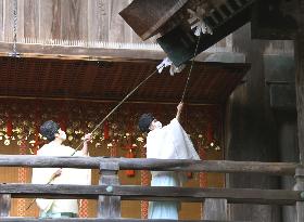 Year-end cleanup at western Japan shrine