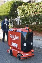 Self-driving delivery robot