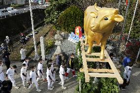 Ox statue at Japan shrine ahead of 2021