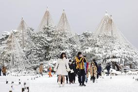 Kenrokuen garden in central Japan