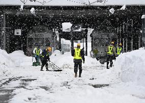 Heavy snow in central Japan