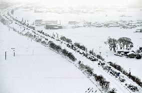 Heavy snow in central Japan