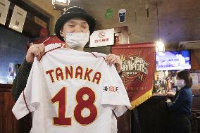 Ex-Yankee pitcher Tanaka to return to Japan with Eagles