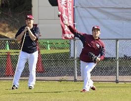 Baseball: Tanaka at Rakuten's spring training