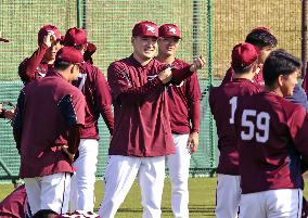 Baseball: Tanaka at Rakuten's spring training