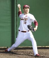 Baseball: Tanaka at Rakuten's spring training