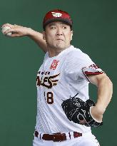 Baseball: Tanaka at Rakuten's spring training