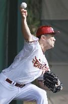 Baseball: Tanaka at Rakuten's spring training