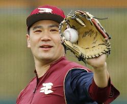 Baseball: Tanaka at Rakuten's spring training