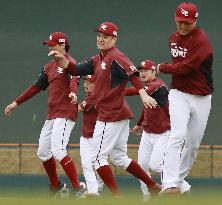 Baseball: Tanaka at Rakuten's spring training