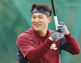 Baseball: Tanaka at Rakuten's spring training