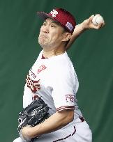 Baseball: Tanaka at Rakuten's spring training