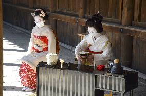 Tea ceremony at Kyoto shrine