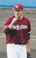Baseball: Rakuten's Tanaka in preseason game