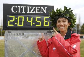 Athletics: Suzuki sets Japanese marathon record