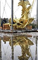 Golden statues on top of Nagoya Castle