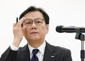 Mizuho Group head meets press after system failures
