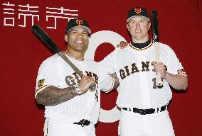 Baseball: Thames, Smoak introduced by Yomiuri Giants
