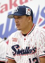 Baseball: Jose Osuna introduced by Yakult