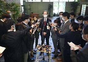 Fukushima governor meets with Japan PM Suga