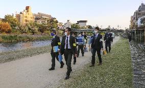 Patrol against street drinking in Kyoto