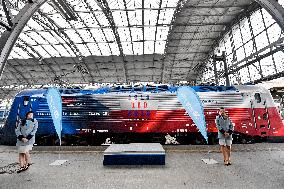 electric locomotive 380.004 in Czech national colors