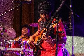 Victor Wooten, Dennis Chambers