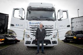 Martin Kucera, Czech lorry driver who survived the bridge collapse in Genoa returns to his profession, Mercedes-Benz Actros truck