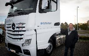 Martin Kucera, Czech lorry driver who survived the bridge collapse in Genoa returns to his profession, Mercedes-Benz Actros truck
