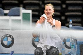 Alison Riske